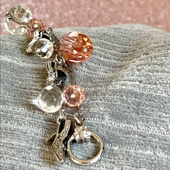 NWT DOUBLE STRAND CHARM BRACELET IN TONES OF BLUSH ROSÉ CRYSTALS & SILVER SHOES - Picture 4 of 16